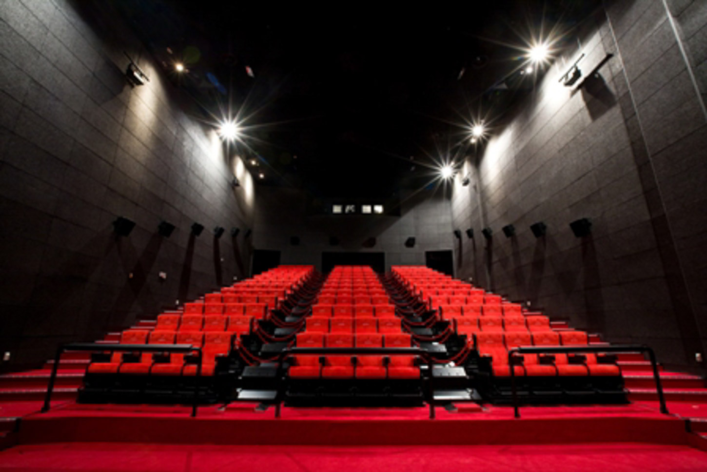 Cinema r14. 4dx кинотеатр кресло. Зал 4дх в Синема парк. 4dx зал Синема парка. Зал 4dx в Гранд каньоне.