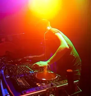 DJ